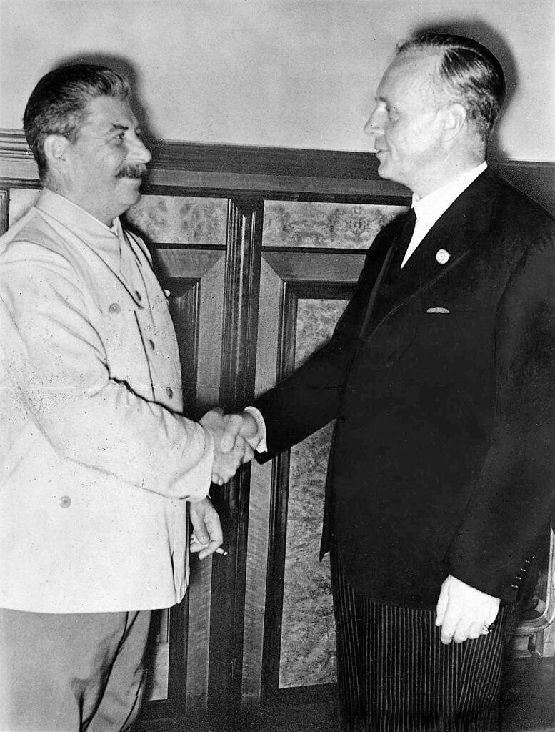 Joseph Stalin, leader of the Soviet Union, and Joachim von Ribbentrop, Nazi Germany’s foreign minister, shake hands after the signing of the Molotov–Ribbentrop Pact in August 1939 – a Nazi–Soviet non-aggression agreement that secretly divided Eastern Europe into spheres of influence, paving the way for the occupation and annexation of independent states, including the Baltic nations. Photo: Bundesarchiv, shared under the CC BY-SA 3.0 DE licence.