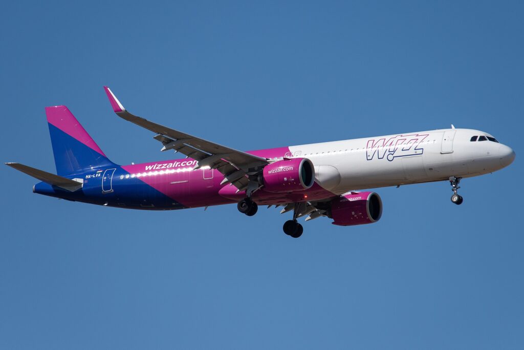 Wizz Air, a Hungarian ultra low-cost airline, will launch new direct routes from Tallinn. Pictured, the airline’s Airbus A321neo. Photo by N509FX, shared under the CC BY-SA 4.0 license.