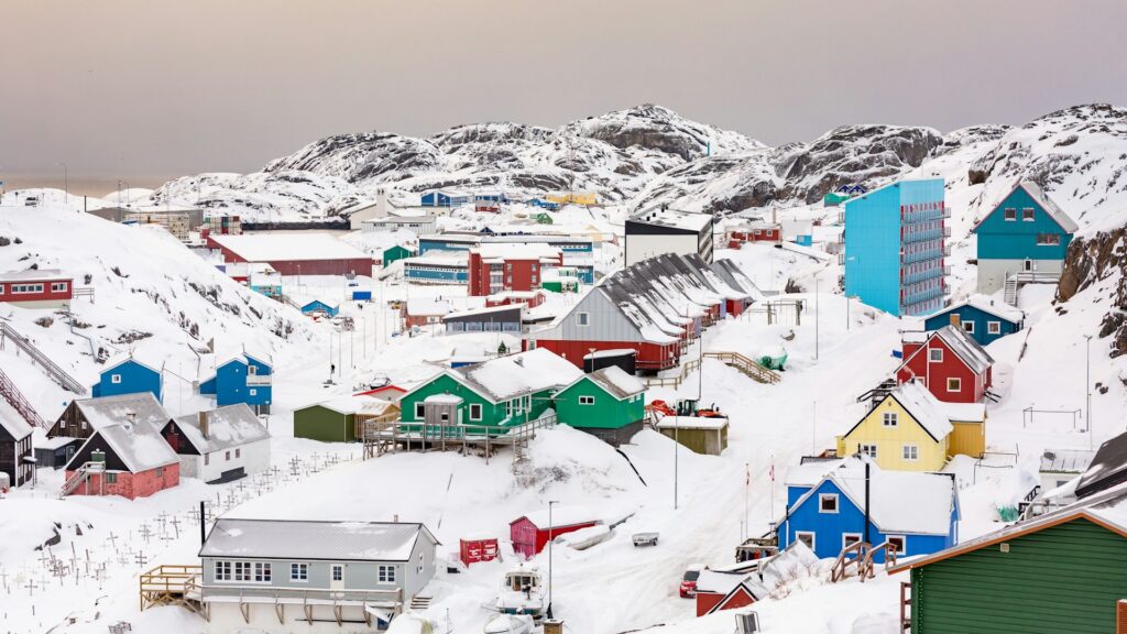 View over the town of Maniitsoq, Greenland. Photo by Filip Gielda / Visit Greenland.