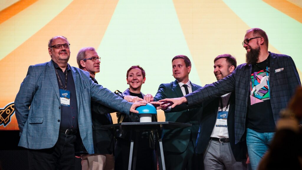 At Startup Day in Tartu, Estonia’s economic affairs minister Erkki Keldo (fourth from the left) unveiled a new chapter in national innovation: a €12.6 million programme, launched with science parks and universities, to accelerate the growth of deep-tech companies. Photo: Startup Day.