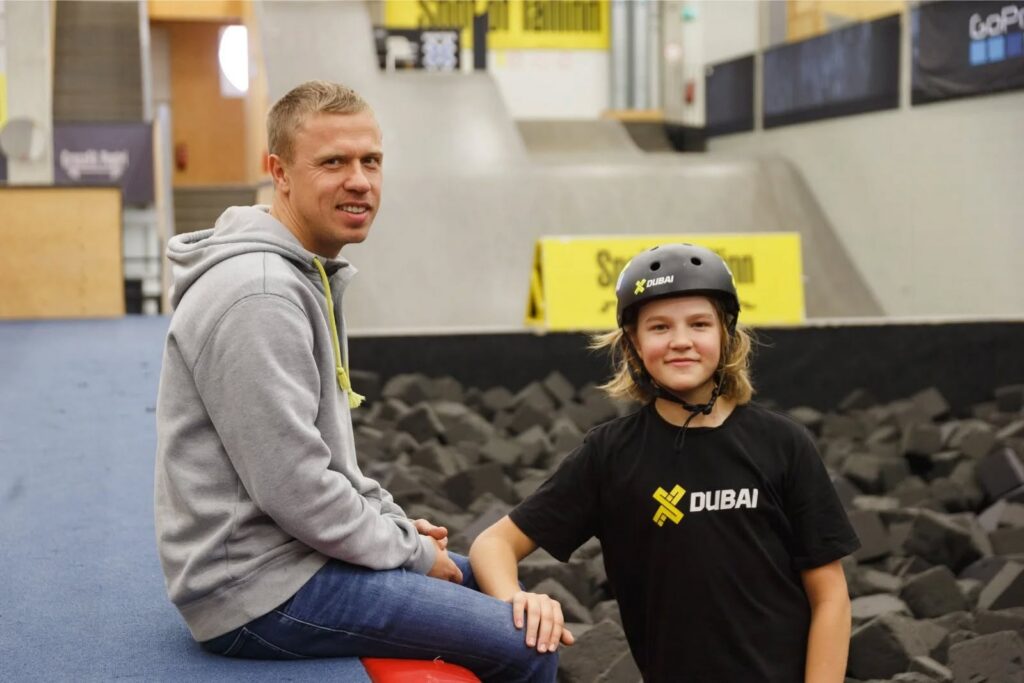 Henry Sildaru (right) made his first major breakthrough at the 2021 Junior World Championships in Krasnoyarsk, winning junior world gold in halfpipe at the age of 14 (and bronze in slopestyle). He is pictured here with his father and coach, Tõnis Sildaru. Photo: Henry Sildaru’s official Facebook page.