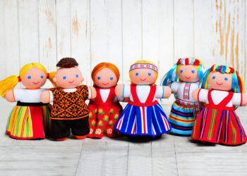Dolls dressed in traditional Estonian folk costume. Photo: Shutterstock.