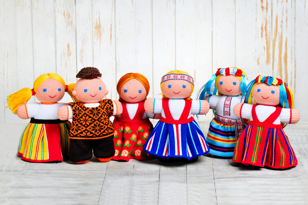 Dolls dressed in traditional Estonian folk costume. Photo: Shutterstock.