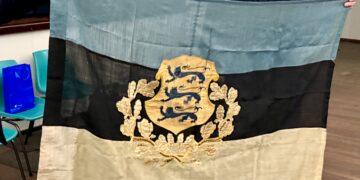 The more than 80-year-old Estonian flag, saved during the brief government of Otto Tief and preserved in exile in Australia for decades, will now return to Estonia. Photo: the Estonian foreign ministry.
