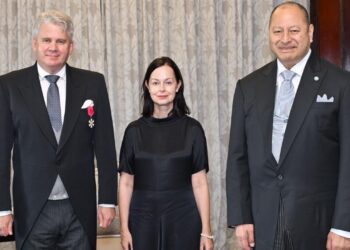 On 25 March, Estonia’s ambassador to the Kingdom of Tonga, Jaan Reinhold (first left), presented his credentials to King Tupou VI (first right) in the Pacific island kingdom. Photo: the Estonian foreign ministry.
