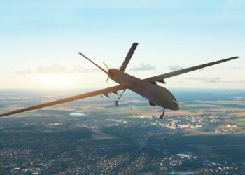A military drone flies over a landscape at dawn, illustrating the air threat that prompted overnight alerts across Estonia. Image: Getty / Unsplash