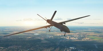 A military drone flies over a landscape at dawn, illustrating the air threat that prompted overnight alerts across Estonia. Image: Getty / Unsplash