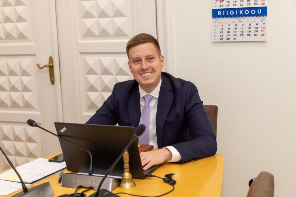 Estonia’s economy minister, Erkki Keldo, says Tallinn wants to delay the EU’s pay transparency directive and reopen its terms. Photo: Facebook.