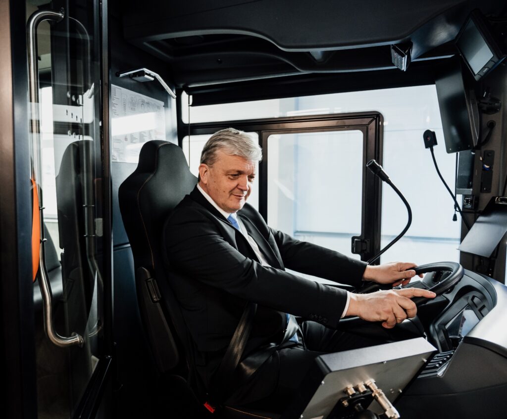 Tallinn mayor Peeter Raudsepp takes the driver’s seat during the presentation of the city’s new Škoda battery trolleybuses on 8 April 2026. Photo by Ellen Rudi.