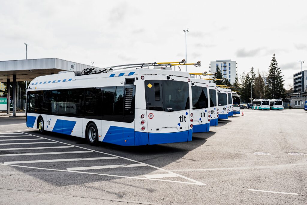 Tallinn’s new Škoda battery trolleybuses lined up at the depot ahead of entering service. Photo by Ellen Rudi.
