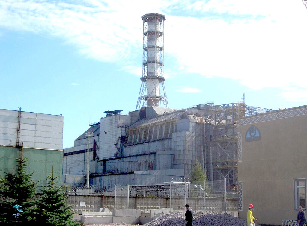 The Chernobyl reactor No 4 building in 2006, including the later-built sarcophagus and elements of the high-security perimeter. Photo: Carl Montgomery / CC BY 2.0 licence.