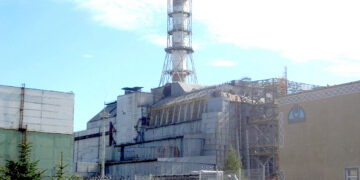 The Chernobyl reactor No 4 building in 2006, including the later-built sarcophagus and elements of the high-security perimeter. Photo: Carl Montgomery / CC BY 2.0 licence.