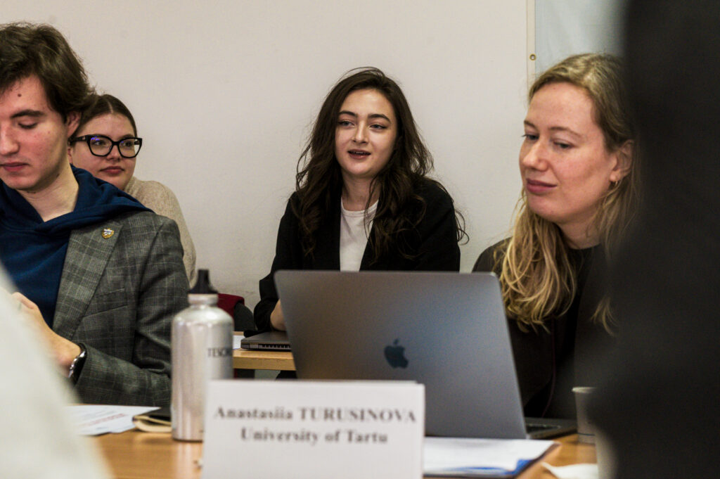 Students and participants take part in a Connect4More project session bringing together the University of Tartu and Moldova State University. Photo by Iurie Gandrabura.