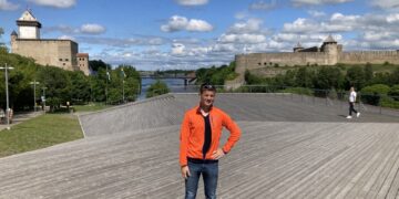 Thomas Oberlechner, pictured in Narva, said Estonia has become his second home and that Keeleklikk helped him build a strong foundation in Estonian. Private collection.