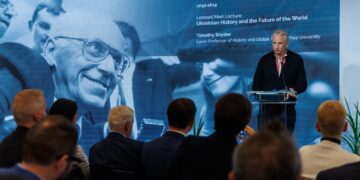 Historian Timothy Snyder delivers the Lennart Meri Lecture, “Ukrainian History and the Future of the World”, at the Lennart Meri Conference in Tallinn. Photo by the Lennart Meri Conference.