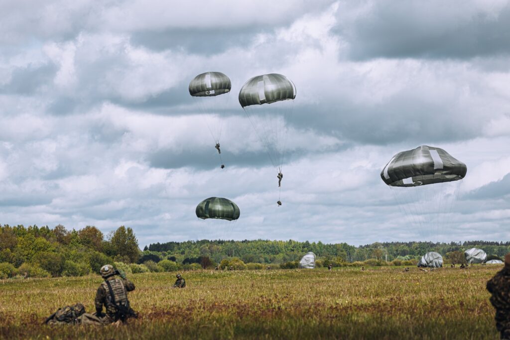 Paratroopers take part in a German-Netherlands Corps military exercise. Photo: German-Netherlands Corps.