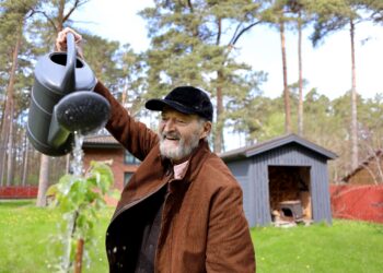 Arvo Pärt waters a young tree at the Arvo Pärt Centre in Laulasmaa, Estonia, on 15 May 2026. Photo by Birgit Püve / Arvo Pärt Centre.
