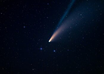 A comet crosses the night sky. Estonia’s first deep-space camera will fly on ESA’s Comet Interceptor mission, designed to study an ancient comet from the outer reaches of the Solar System. Photo by Justin Wolff/Unsplash.
