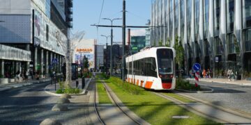 A tram in central Tallinn. The city plans to buy 22 bidirectional trams as it rethinks how to expand its public transport network. Photo by Marek Lumi/Unsplash.