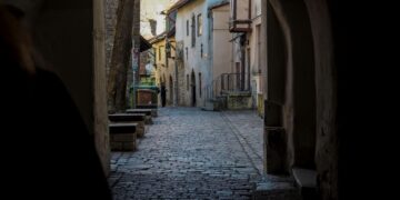 A dark passageway in Tallinn’s Old Town, where ghost stories have echoed for centuries. Photo by Oona Ahonen / Unsplash.