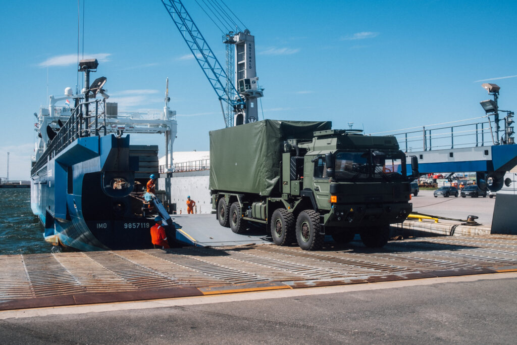 An IRIS-T SLM vehicle is unloaded after arriving in Estonia. Photo by Maria Tammeaid.