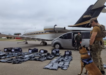 The Challenger 604 jet in which the cargo was transported. Photo by Paraguay’s anti-drug agency, SENAD.