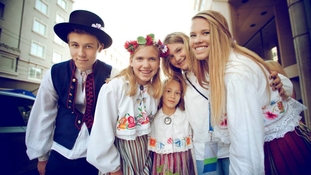 Young Estonians in folk costumes at the West Coast Estonian Days in 2013. Photo by Kiino Villand.