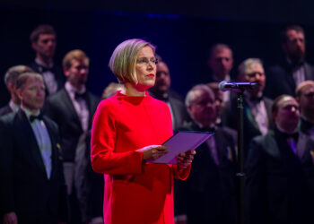 Ülle Madise speaks at a formal public event. Photo by Vahur Lõhmus.
