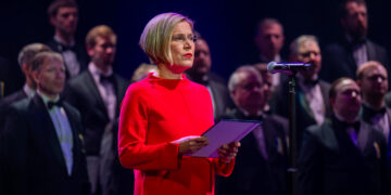 Ülle Madise speaks at a formal public event. Photo by Vahur Lõhmus.