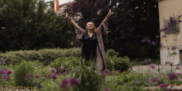 Ingrid Lukas in Zürich. “When I sing, I become free. When I help others to sing, they become free,” she says. Photo by Alina Birjuk.
