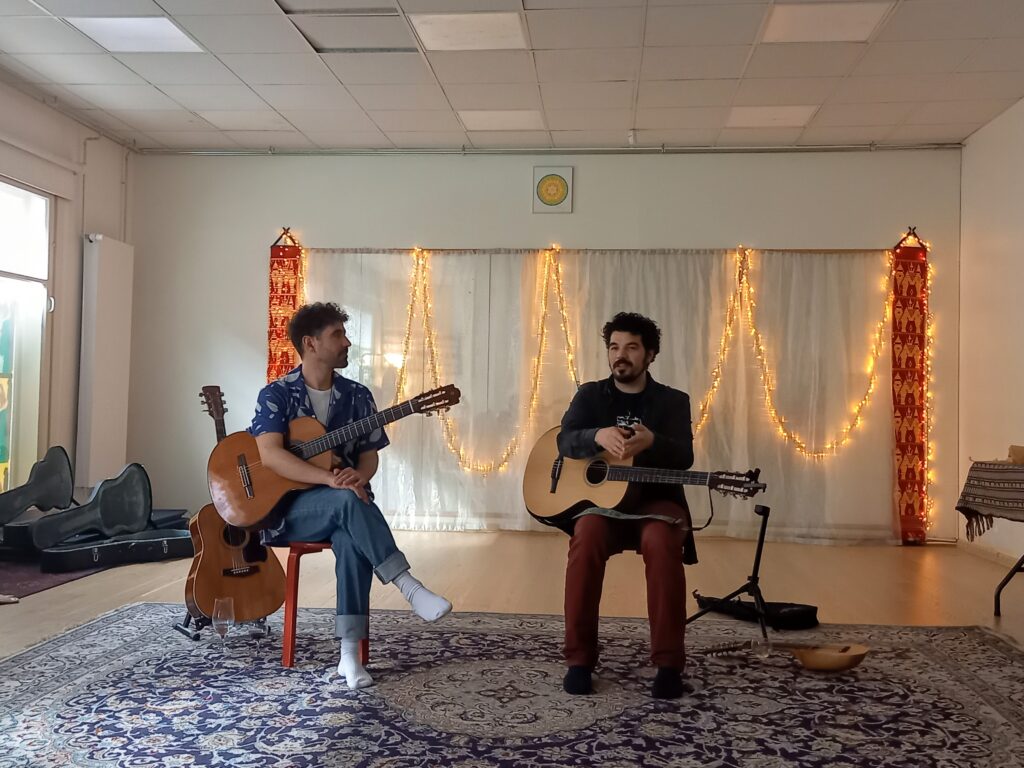 Pepi Prieto (left) and Tomás del Real perform as a duo at Eve Stuudio in Viljandi in May 2026. Photo by Justin Petrone.
