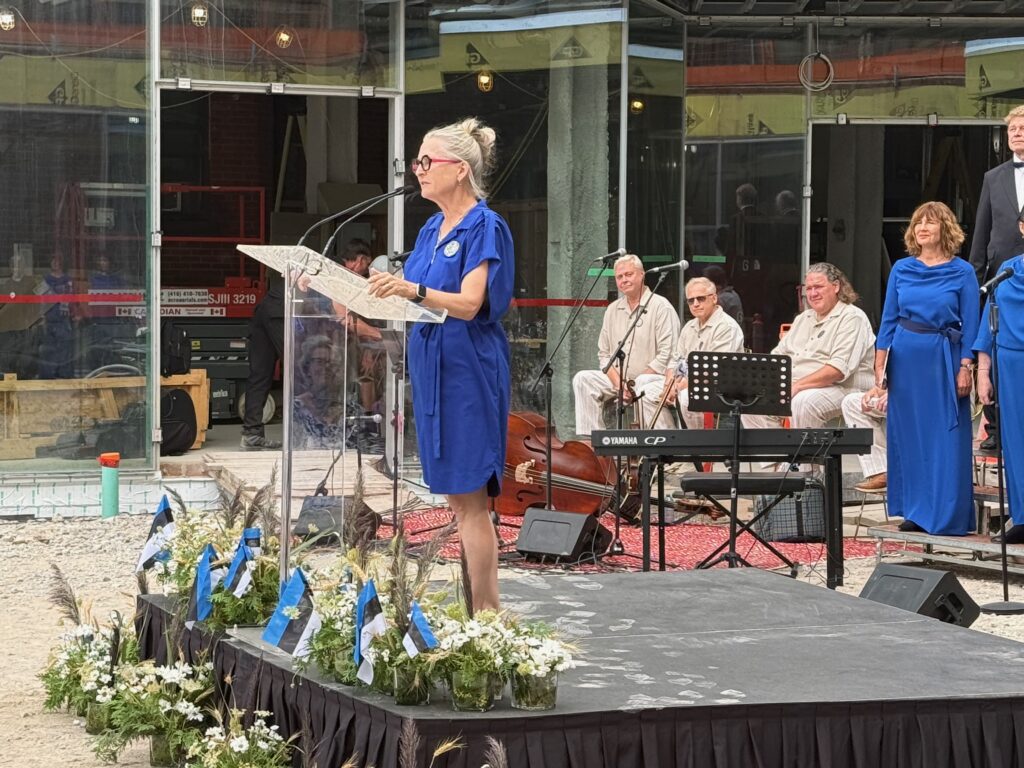 Ellen Valter, the Keskus project lead, speaking at the opening ceremony of the KESKfEST Estonian festival. Photo by Sten Hankewitz.