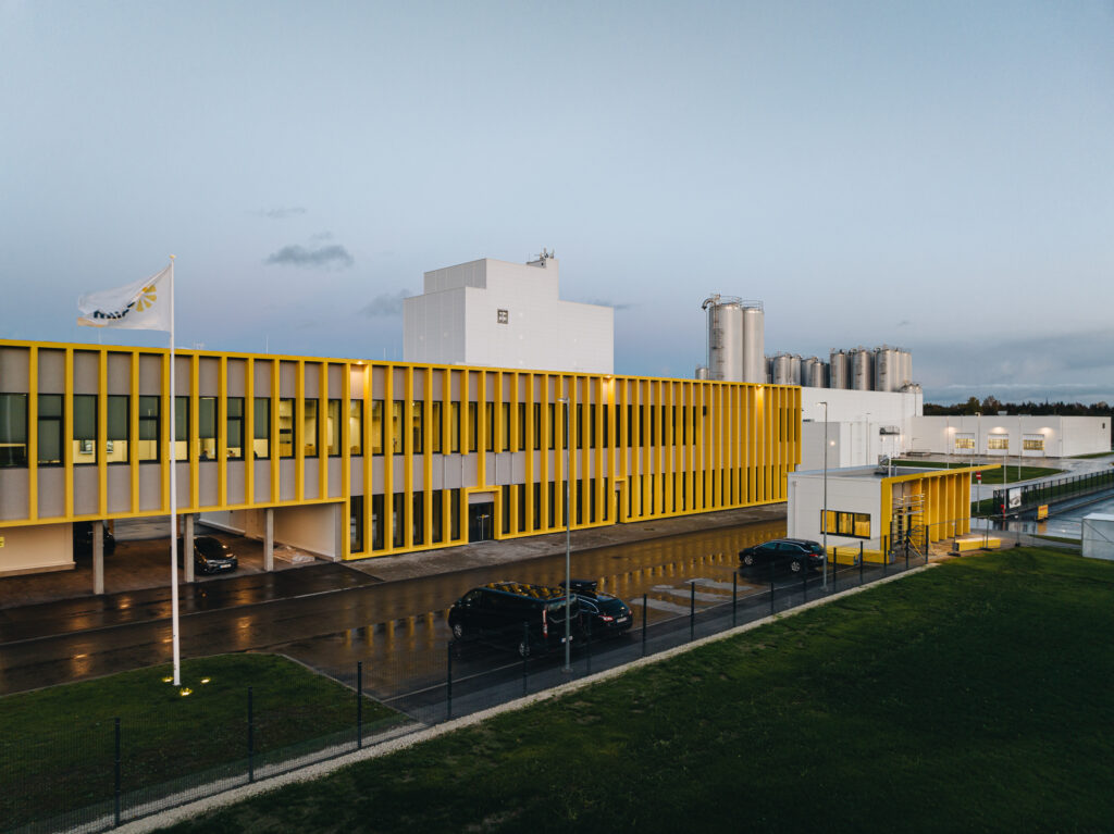 E-Piim’s Paide factory can process up to 1,100 tonnes of milk a day and produce approximately 36,000 tonnes of cheese a year. Photo: Tõnu Tunnel/Nordecon.
