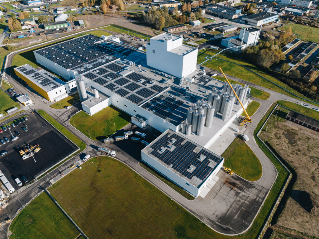 An aerial view of E-Piim’s dairy factory in Paide, one of two production plants included in the €135.25 million auction won by Saudi Arabia’s BinDawood Holding. Photo: Tõnu Tunnel/Nordecon