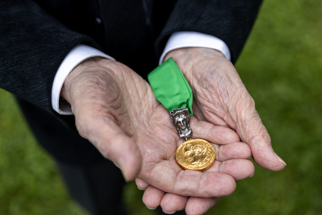 The Goethe Medal in the hands of the Estonian composer Arvo Pärt. Photo by Birgit Püve.