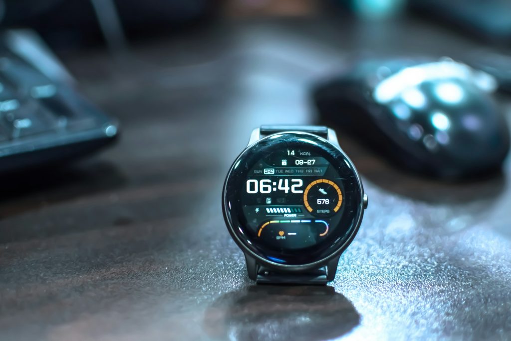 Wearables, like smart watches, are among the most popular internet-connected devices in Estonia. Photo by Al Amin Mir on Unsplash.