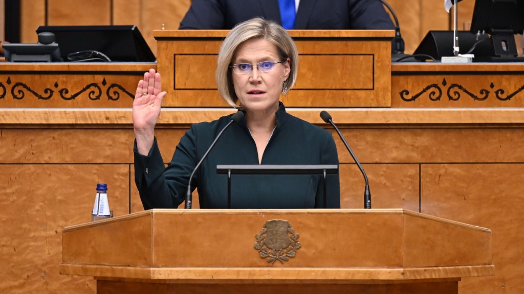 Ülle Madise takes the oath of office before the Estonian parliament on 12 October 2026. Photo: Raigo Pajula.