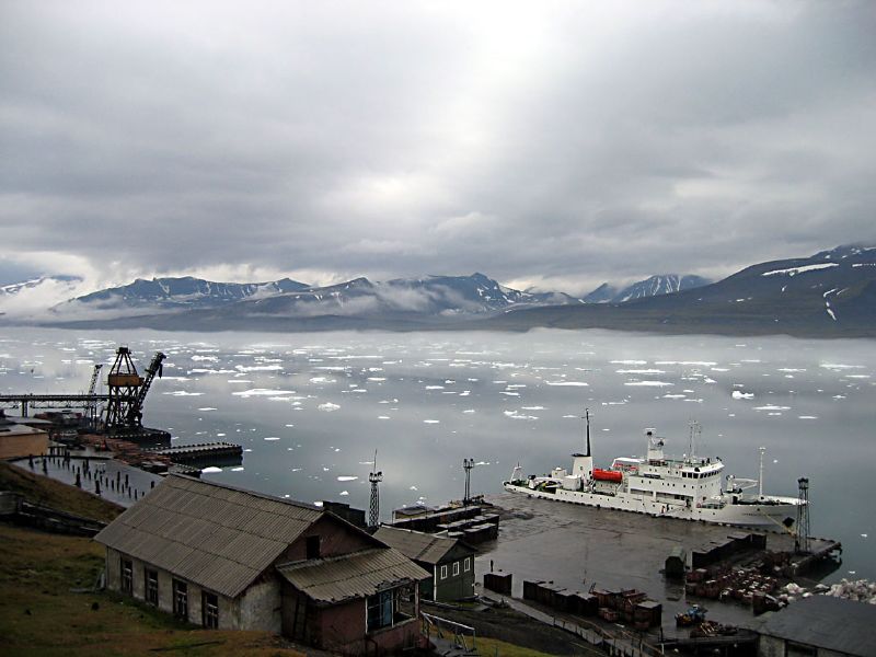 Professor Molchanov at Barentsburg. Photo by Alastair Rae, licensed under CC BY-SA 2.0.