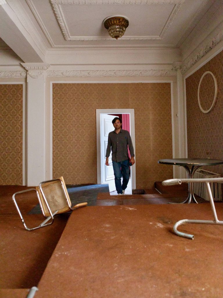 Francisco Martínez inside Rodina cinema in Sillamäe. Photo: Riina Varol.