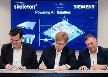 Markus Grabmeier, Taavi Madiberk and Barry Powell sign documents formalising the strategic investment partnership between Siemens and Skeleton Technologies. Photo: Skeleton.