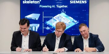 Markus Grabmeier, Taavi Madiberk and Barry Powell sign documents formalising the strategic investment partnership between Siemens and Skeleton Technologies. Photo: Skeleton.
