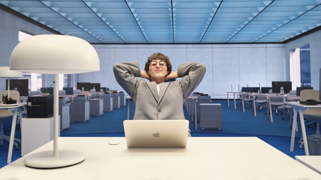 A woman takes a break at work. The photograph is illustrative; an estimated 9.9 per cent of Estonia’s working-age population is employed in knowledge-intensive jobs. Photo: Kalle Veesaar.